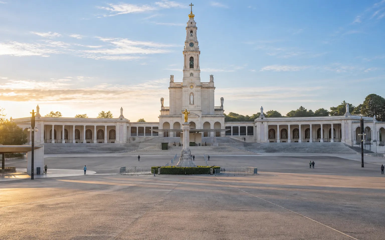 Full Day Fatima: The great esplanade and Basilica of Our Lady of the Rosary